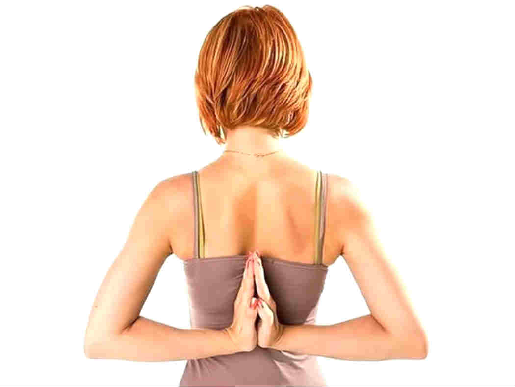 почему болит между лопаток