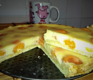 пирог с заливкой и абрикосами