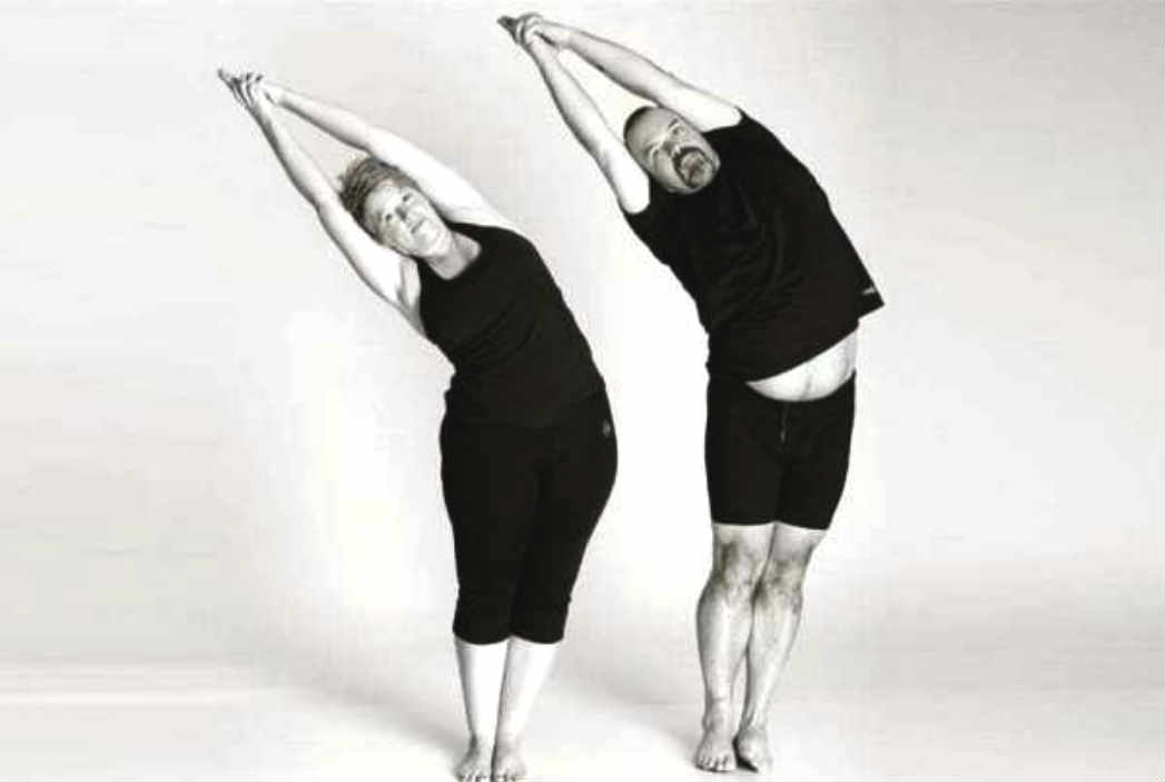 поза полумесяца йога