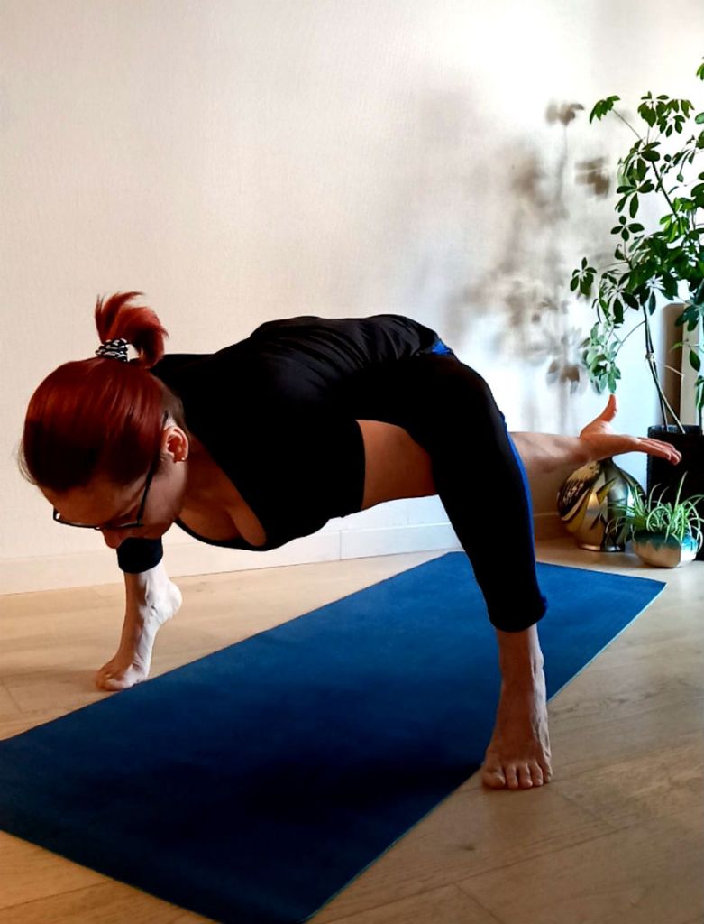 Кханджанасана поза в йоге