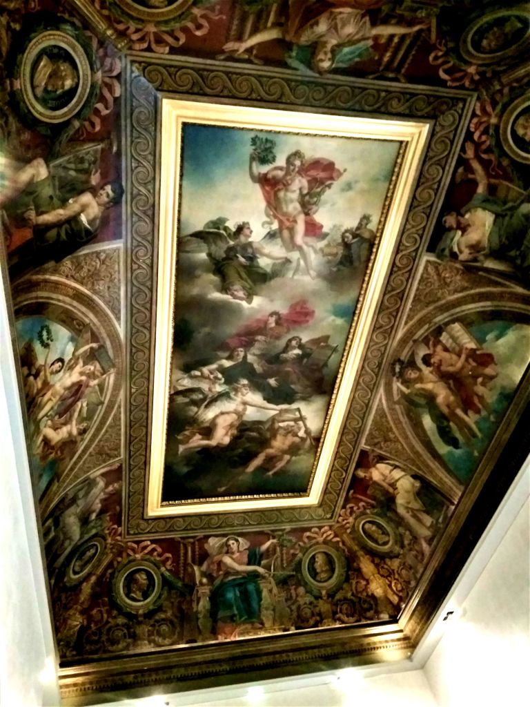 красота потолков в ЛУвре