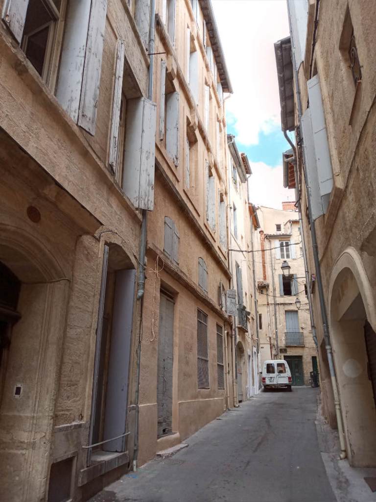 старинными улицами Монпелье